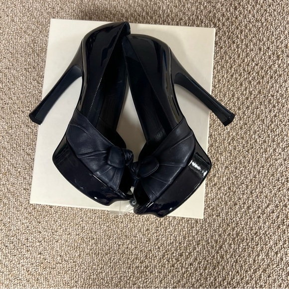 Yves Saint Laurent Palais 105 Peep Toe Pumps in Black Patent/ Leather, Size 39.5 - Picture 2 of 5
